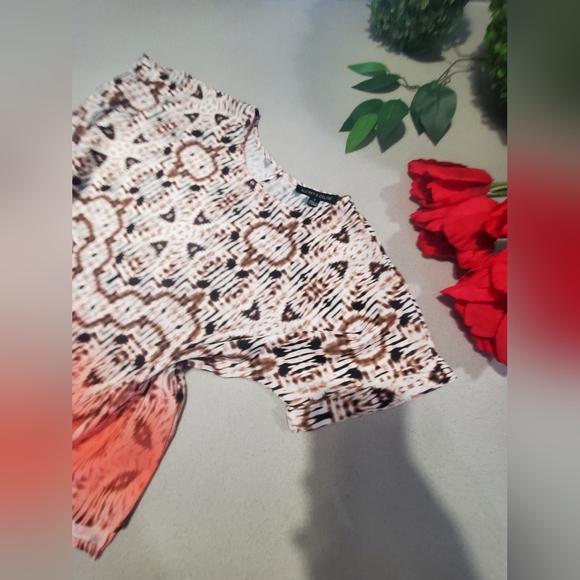 NWOT AUDREY & CELINE Jolie blouse estivale à manches courtes, motifs originaux - Picture 3 of 7